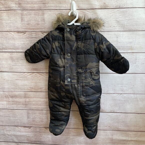 ROTHSCHILD CAMOUFLAGE HOODED SNOWSUIT - Picture 1 of 6
